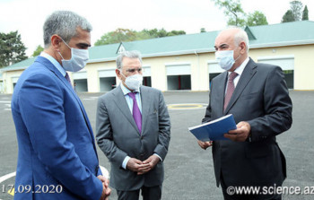 Anar Ələkbərov AMEA Rəyasət Heyətinin binasında görülən işlərlə tanış olub - FOTO